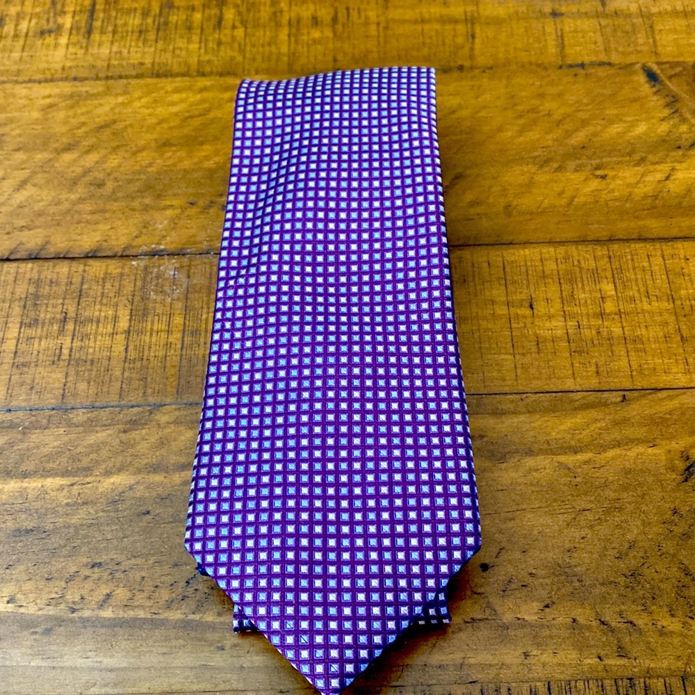 Tommy Hilfiger tie.